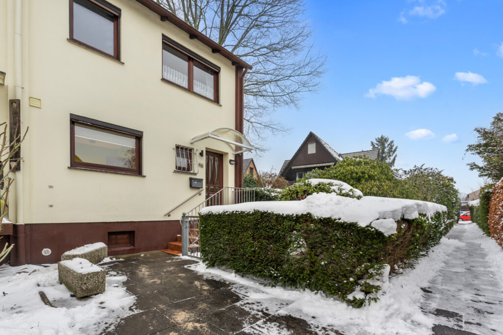 Ihr neues Zuhause in Achim: Reihenendhaus mit Garage und viel Potenzial